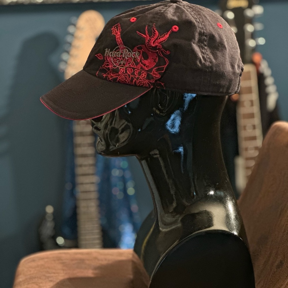 Hard Rock Cafe Black Cap with Red Embroidery vintage